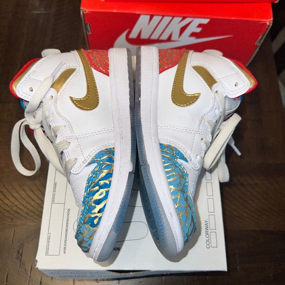 Little Kids Air Jordan 1 | Mid | Size 12 -- Used - Picture 6 of 6